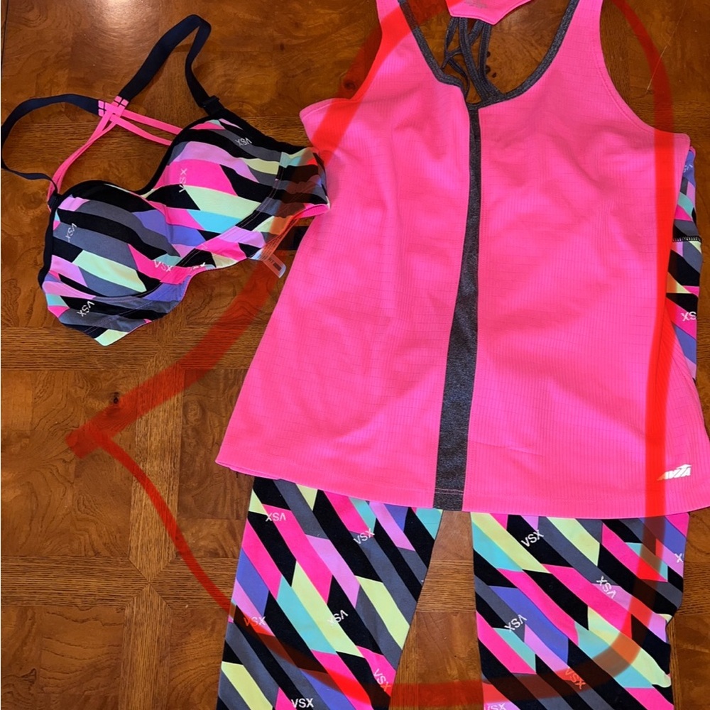 Victoria Secret VSX Sport Bra - Picture 4 of 4